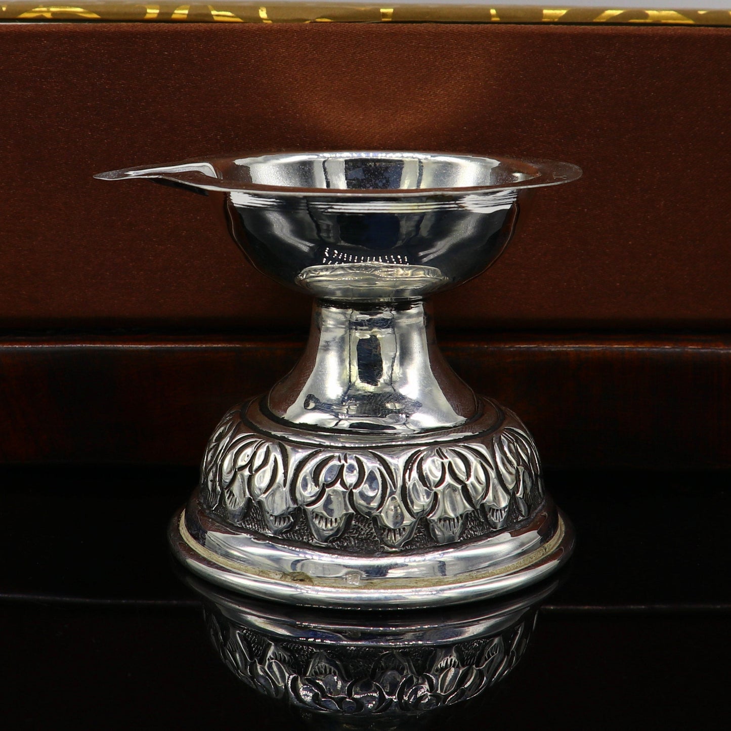 925 fine sterling silver chitai work kandrai work design oil lamp, silver Deepak, silver temple article, puja utensils art figurine  su145 - TRIBAL ORNAMENTS