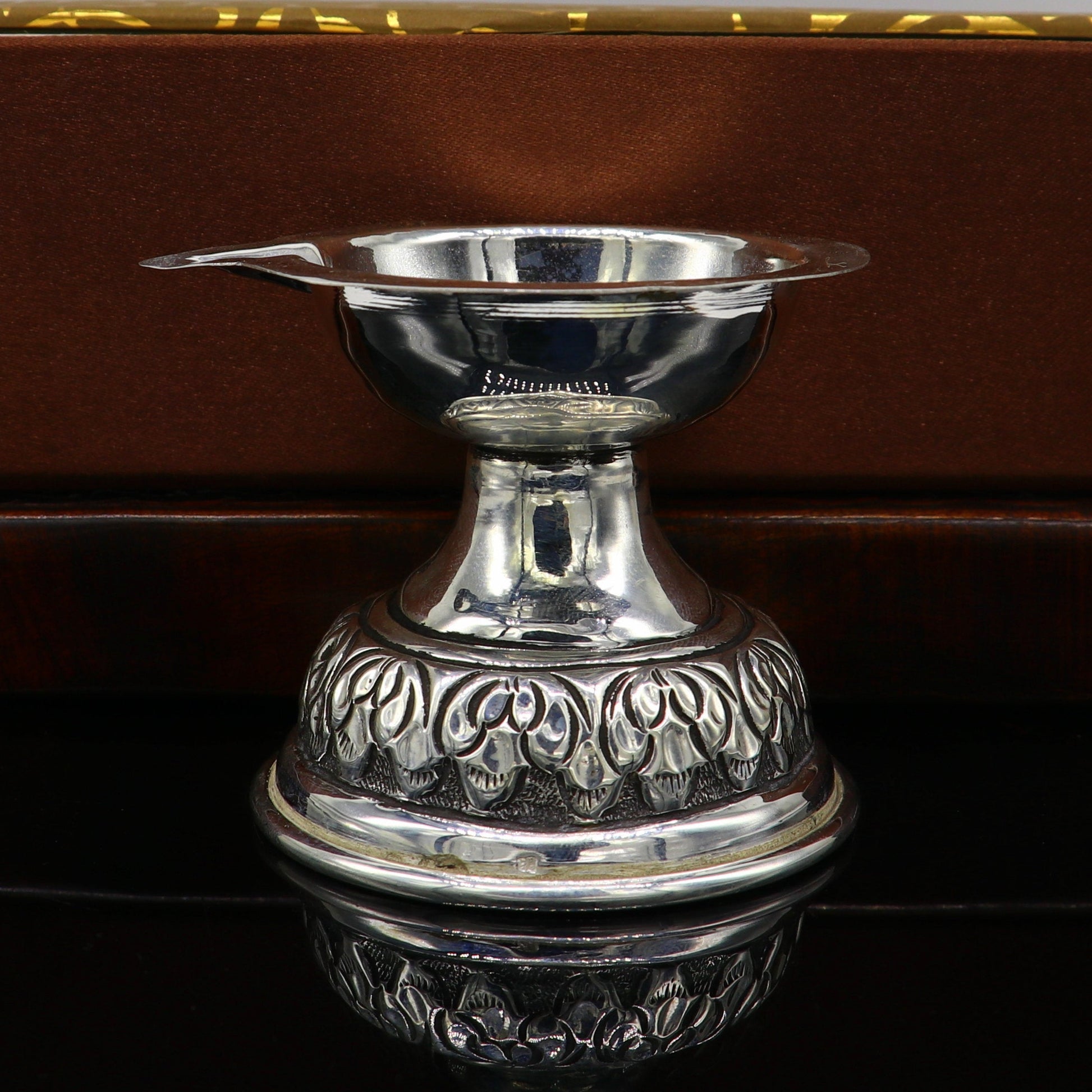 925 fine sterling silver chitai work kandrai work design oil lamp, silver Deepak, silver temple article, puja utensils art figurine  su145 - TRIBAL ORNAMENTS