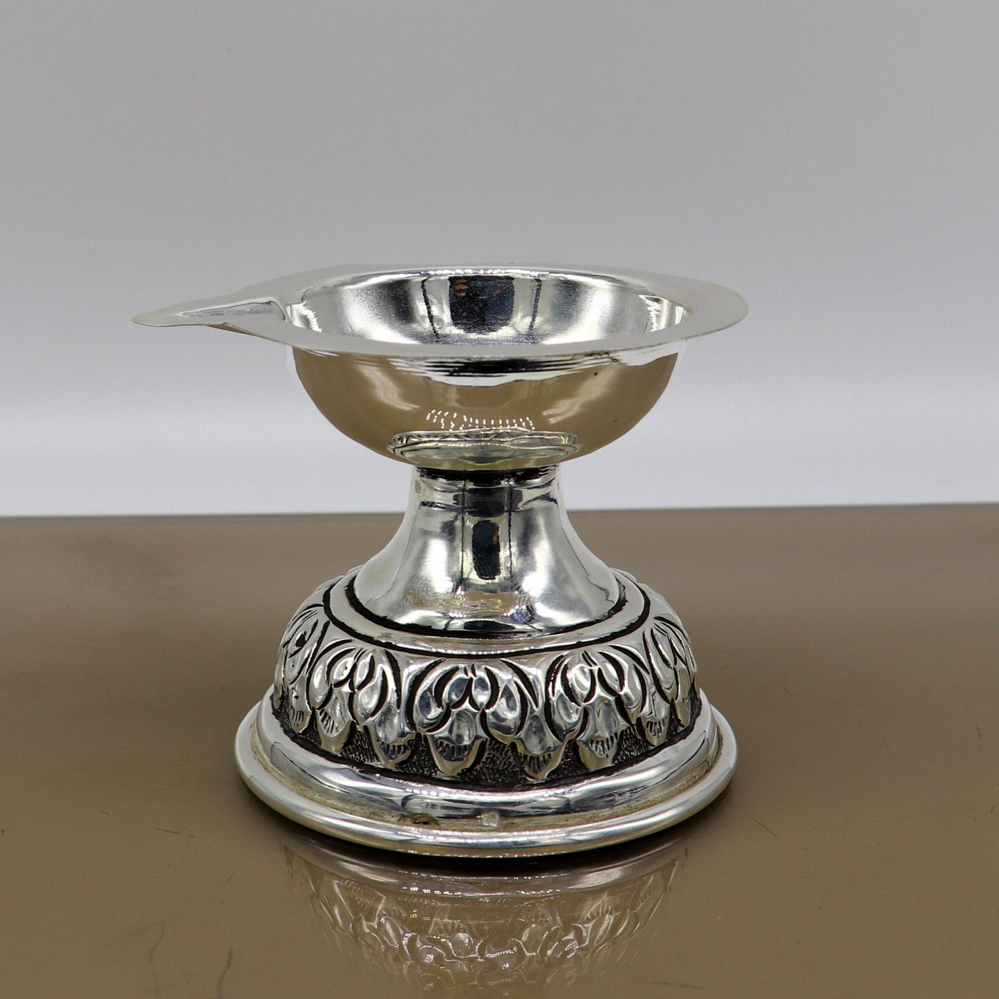 925 fine sterling silver chitai work kandrai work design oil lamp, silver Deepak, silver temple article, puja utensils art figurine  su145 - TRIBAL ORNAMENTS
