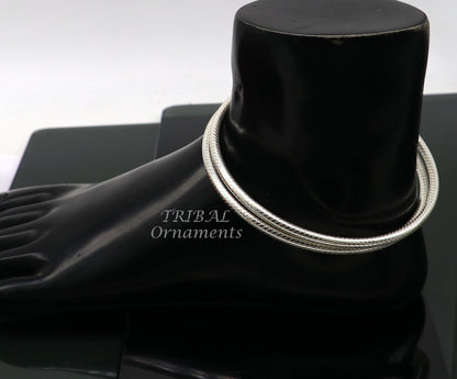 Vintage 925 sterling silver Indian women's foot kada anklet pair with hollow tribal design and 3.5mm width, traditional tribal jewelry.