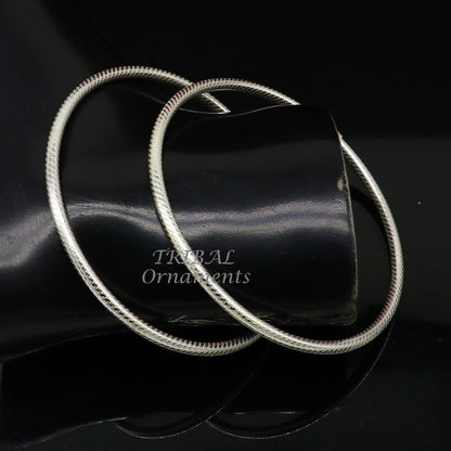 Sterling silver 3.5mm vintage Indian traditional women's foot Kada anklet pair with hollow tribal design by Tribal Ornaments.