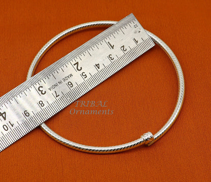 Sterling silver 3.5mm vintage Indian traditional women's foot kada anklet pair with hollow tribal design, crafted by TRIBAL ORNAMENTS.