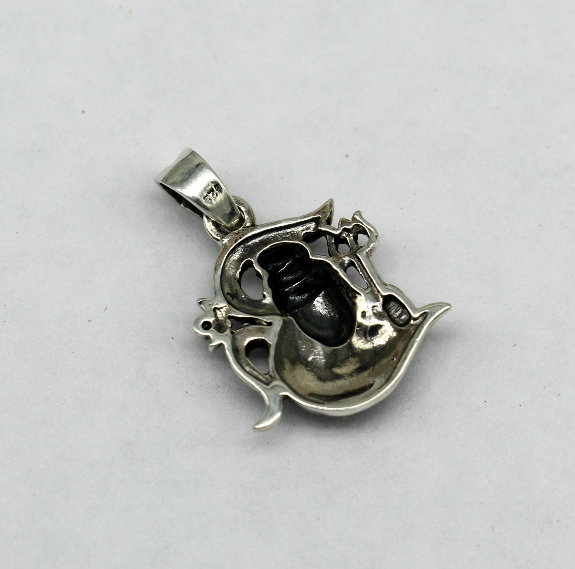 925 sterling silver Lord Shiva pendant featuring intricate vintage design, unisex jewelry perfect for gifting or personal adornment.