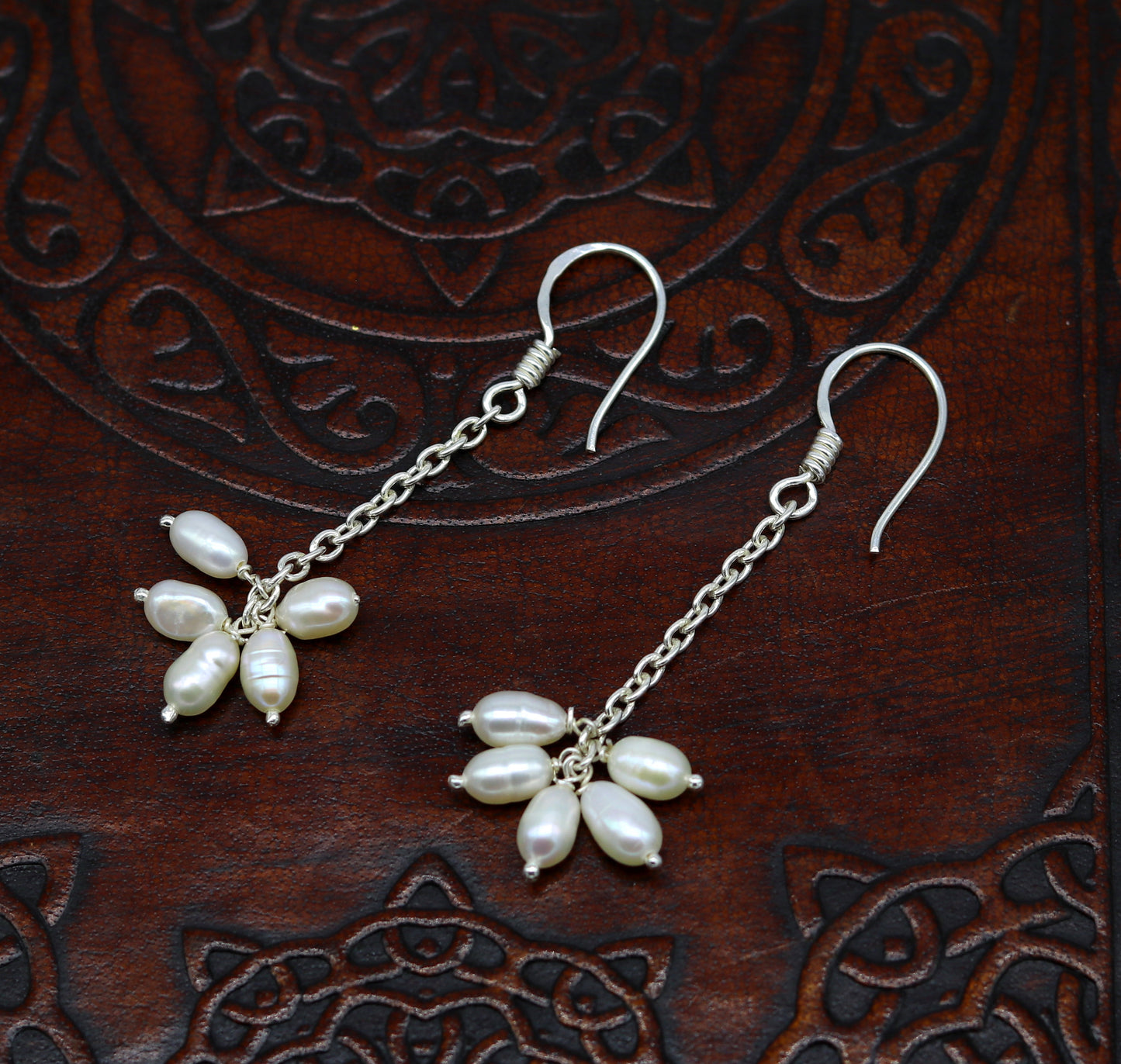 Sterling silver customizable hoops earrings with 4mm freshwater pearl, stylish and perfect for bridesmaids by TRIBAL ORNAMENTS.