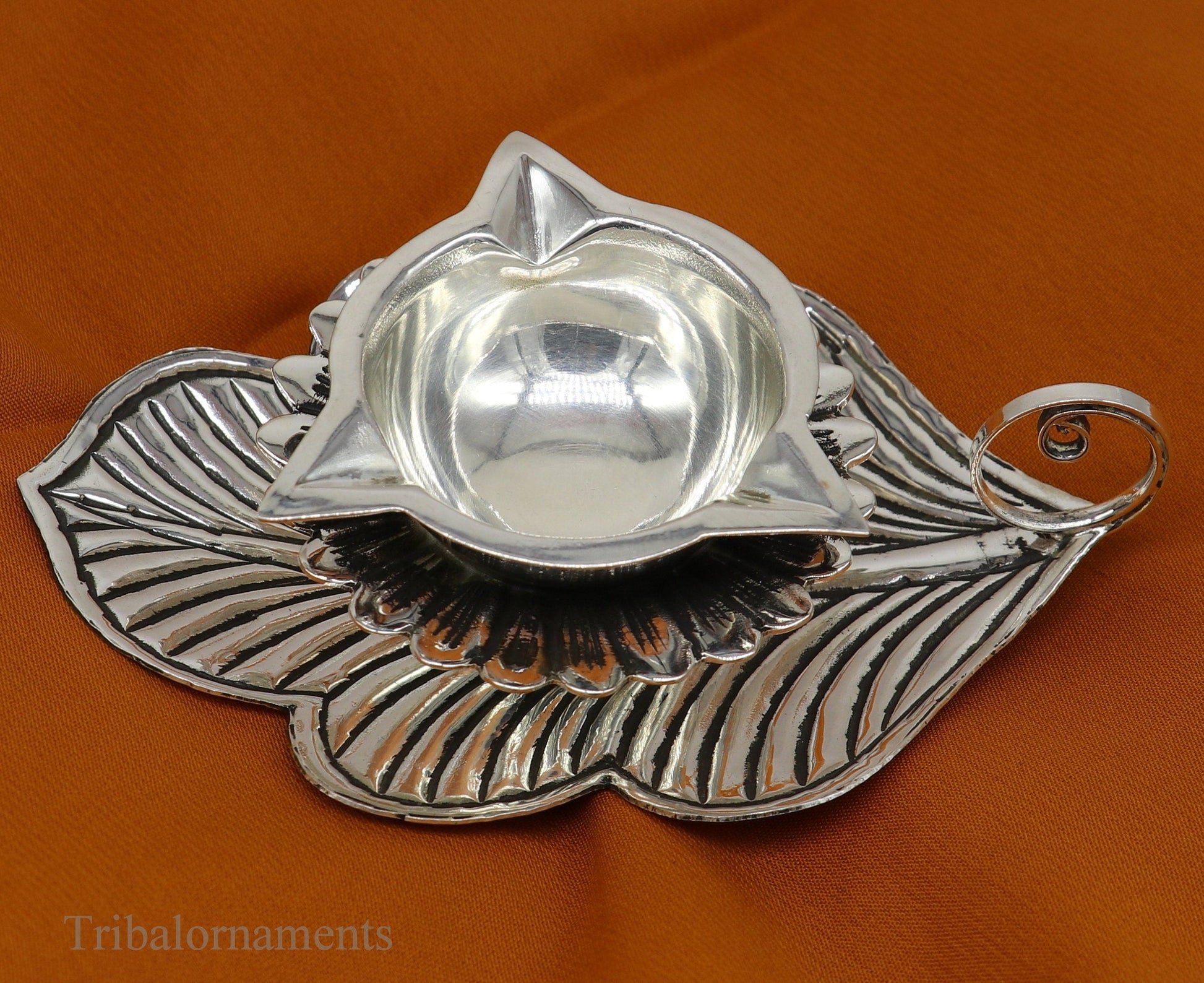 925 sterling silver Divine oil lamp, stunning tree leaf vintage design 3 joth lamp, best gifting puja utensils or article from India su479 - TRIBAL ORNAMENTS