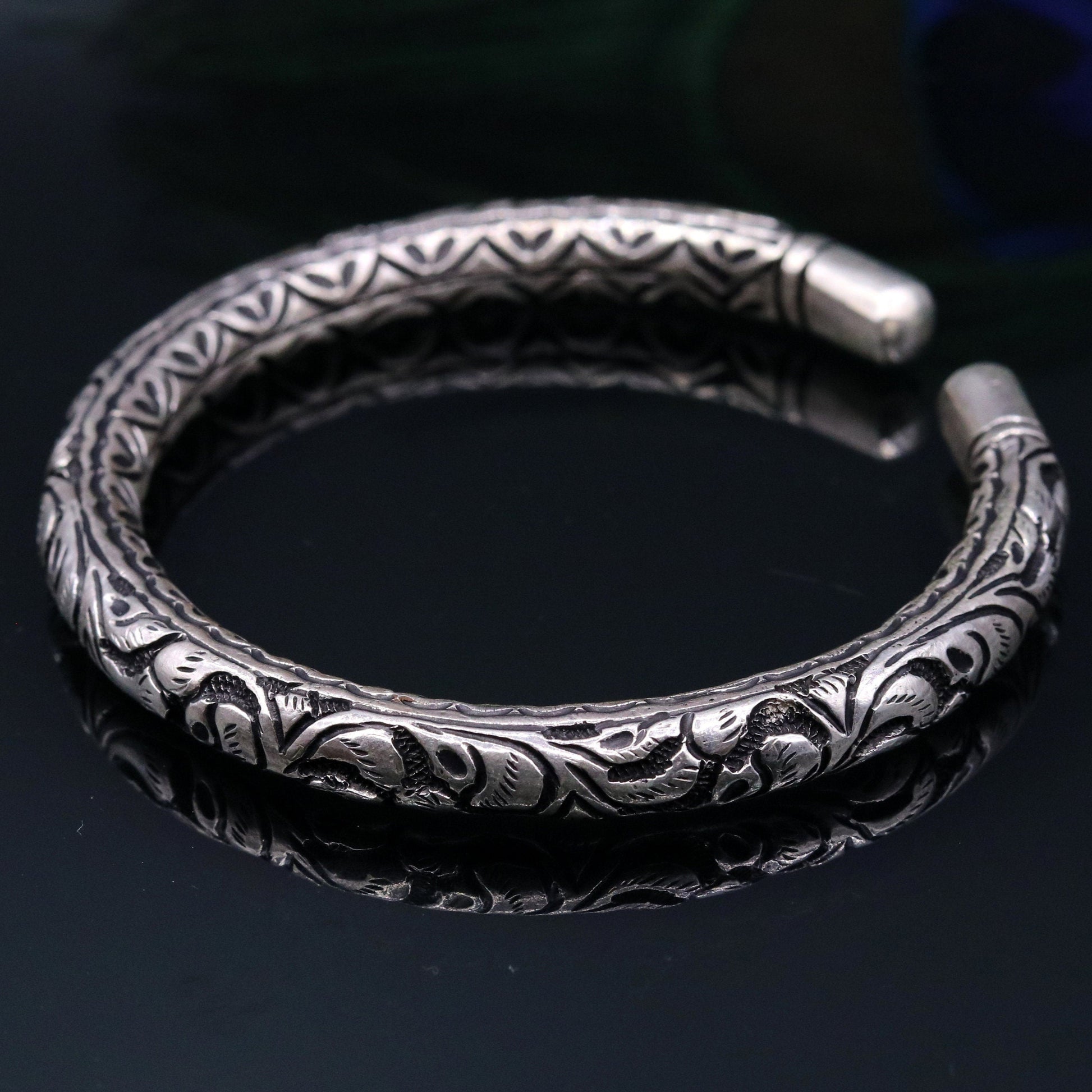 Fabulous 925 sterling silver handmade amazing engraving design wrist bangle bracelet kada, top class jewelry from Rajasthan India nsk63 - TRIBAL ORNAMENTS