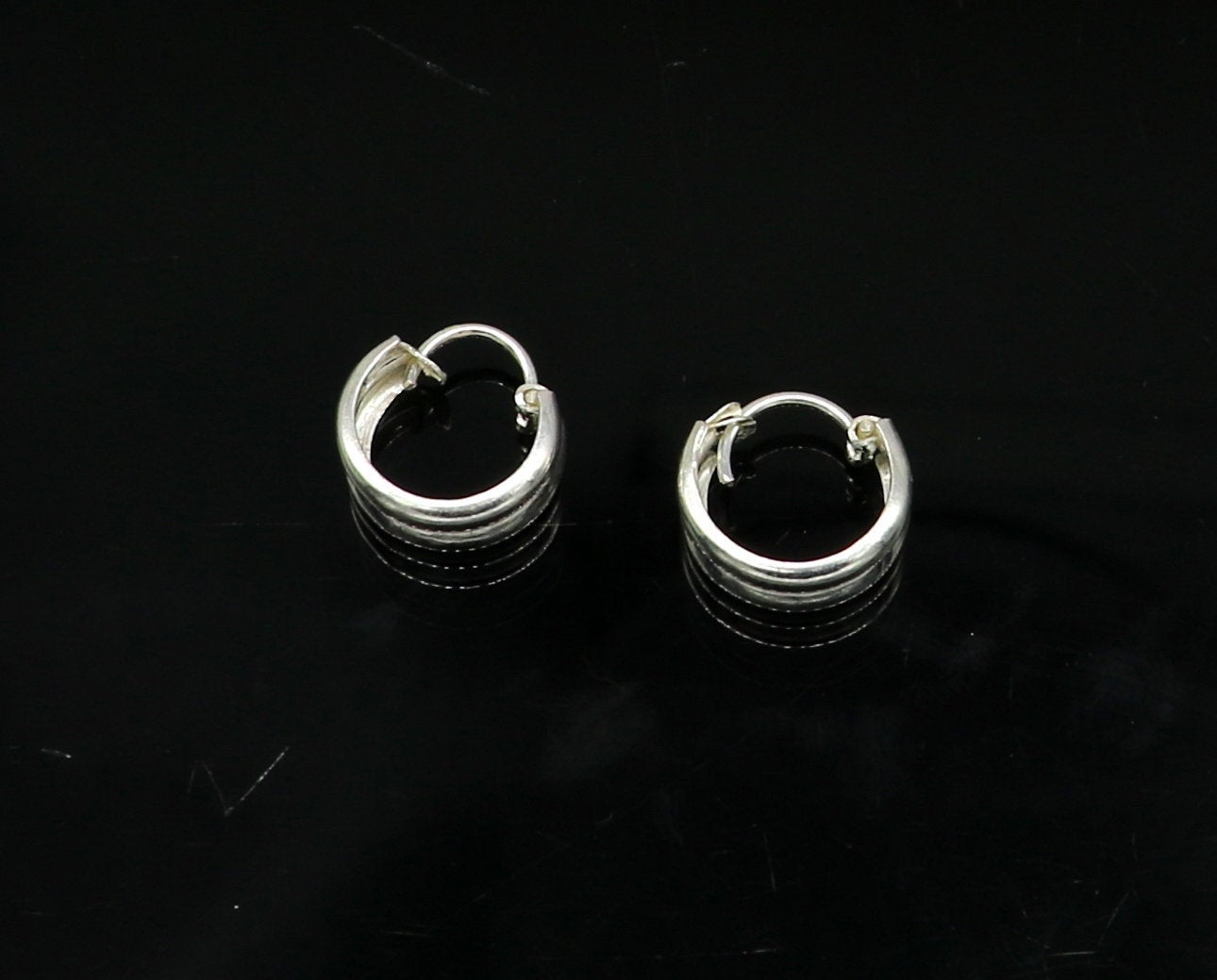 925 sterling silver traditional Indian style hoops earring, lightweight unisex design with intricate craftsmanship by TRIBAL ORNAMENTS.