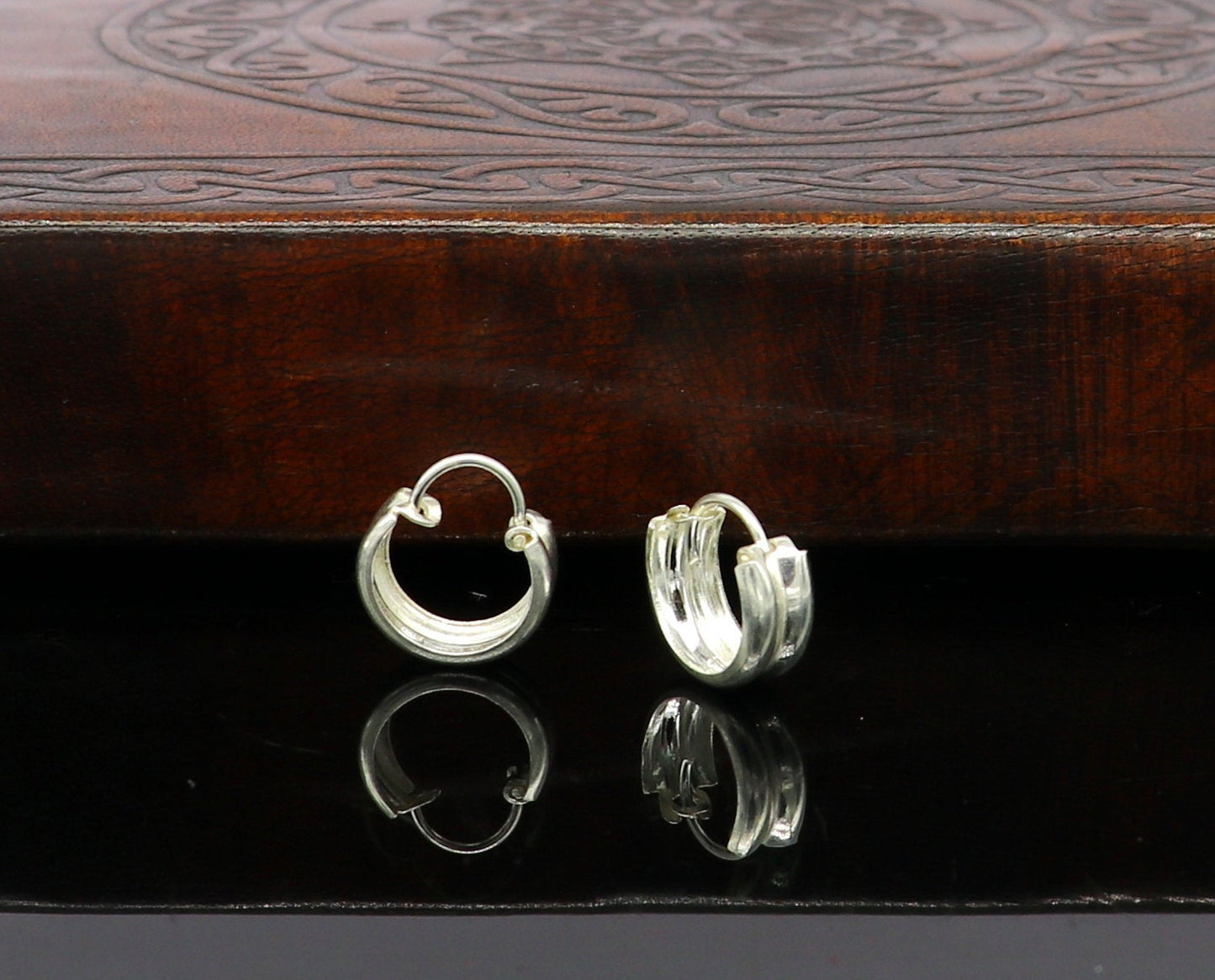 925 sterling silver traditional Indian-style hoops earring by TRIBAL ORNAMENTS, lightweight and unisex design with intricate detailing