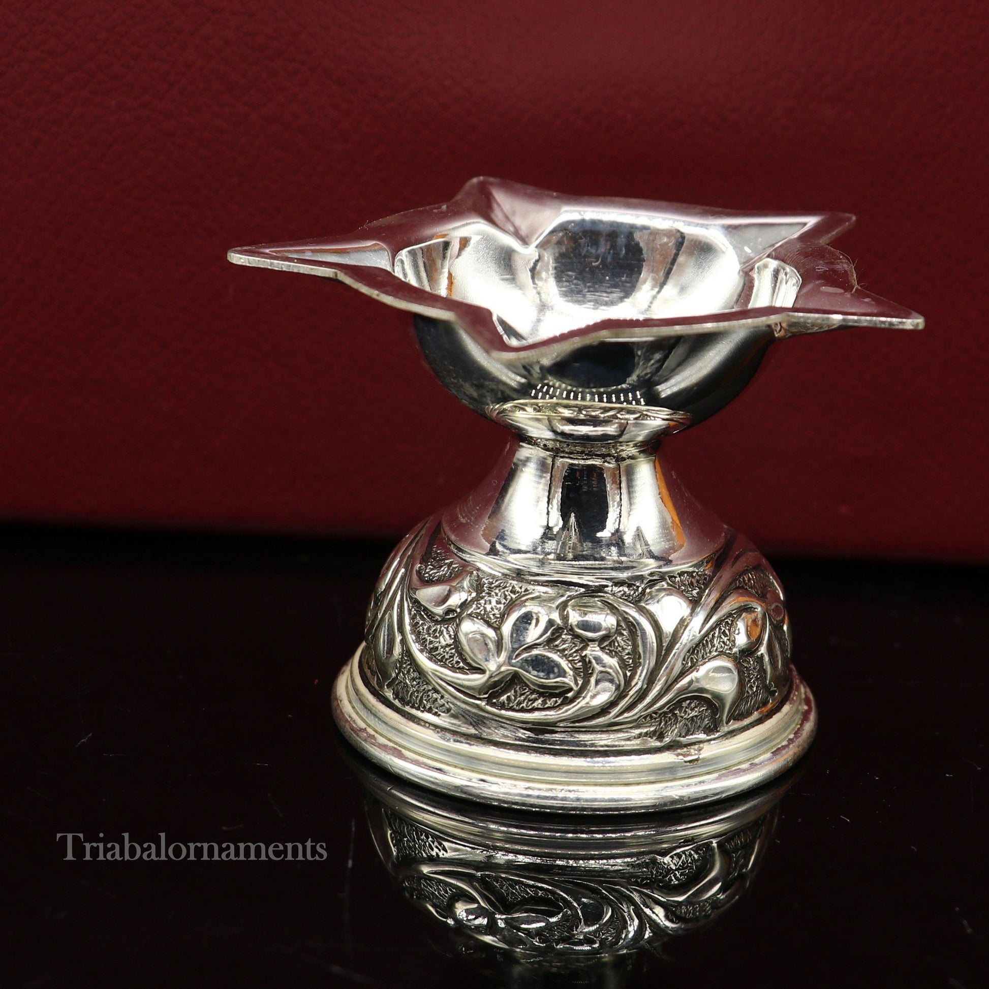 925 sterling silver gorgeous chitai work kandrai work design oil lamp, silver Deepak, silver temple article, Diwali puja utensils art su498 - TRIBAL ORNAMENTS