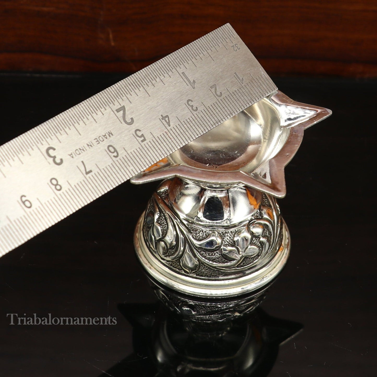 925 sterling silver gorgeous chitai work kandrai work design oil lamp, silver Deepak, silver temple article, Diwali puja utensils art su498 - TRIBAL ORNAMENTS