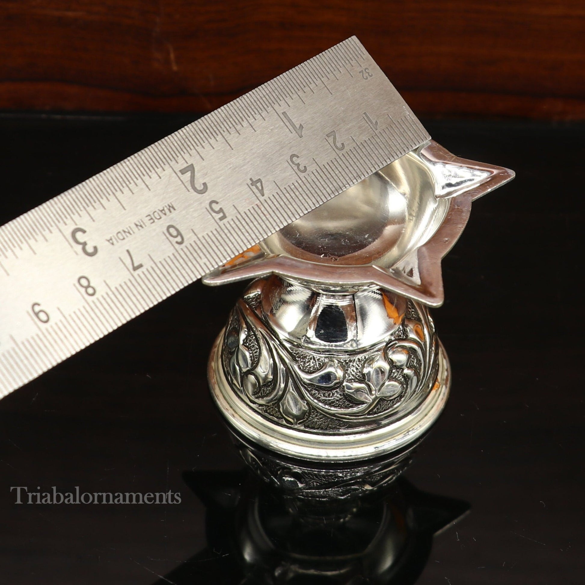 925 sterling silver gorgeous chitai work kandrai work design oil lamp, silver Deepak, silver temple article, Diwali puja utensils art su498 - TRIBAL ORNAMENTS