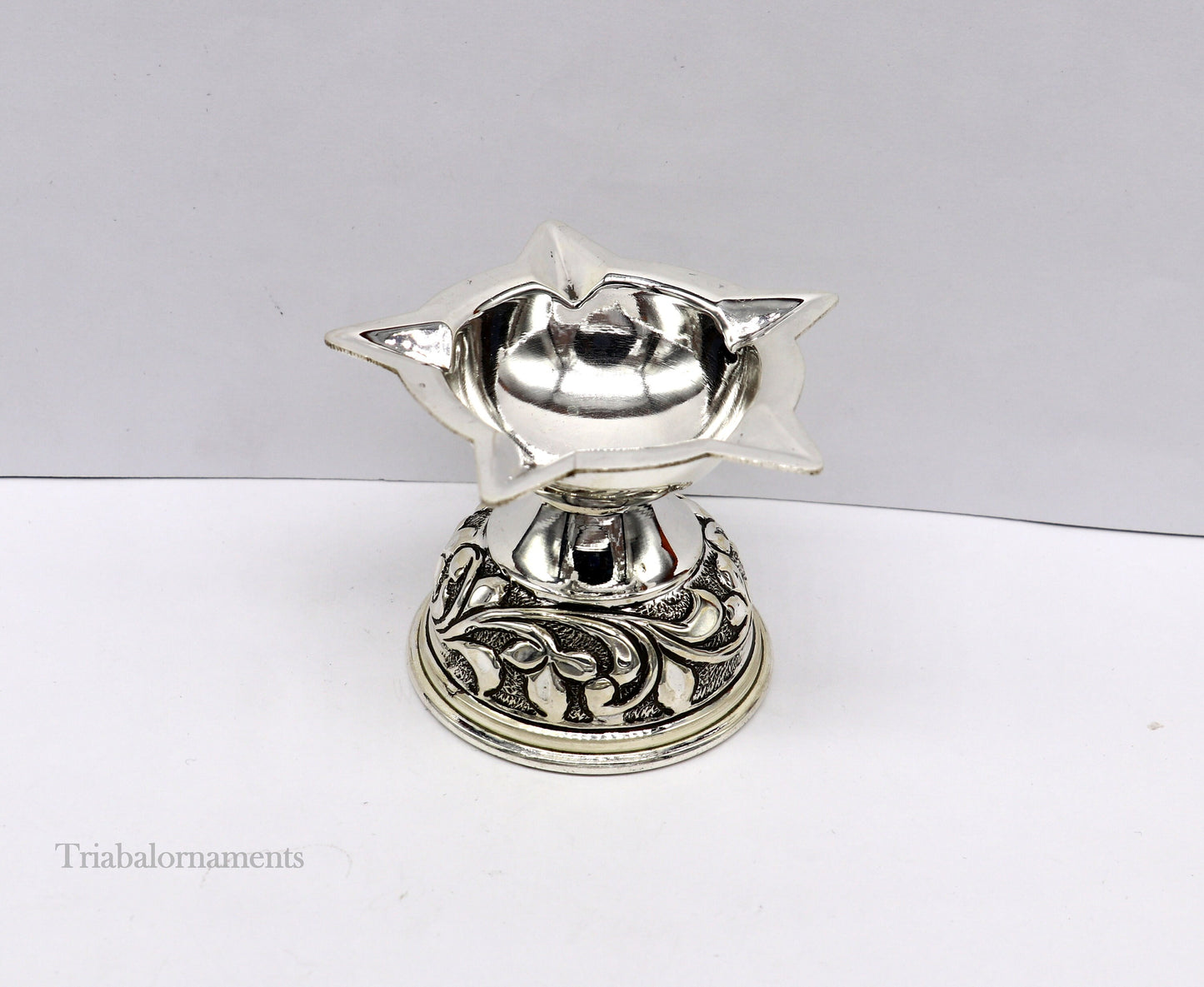 925 sterling silver gorgeous chitai work kandrai work design oil lamp, silver Deepak, silver temple article, Diwali puja utensils art su498 - TRIBAL ORNAMENTS