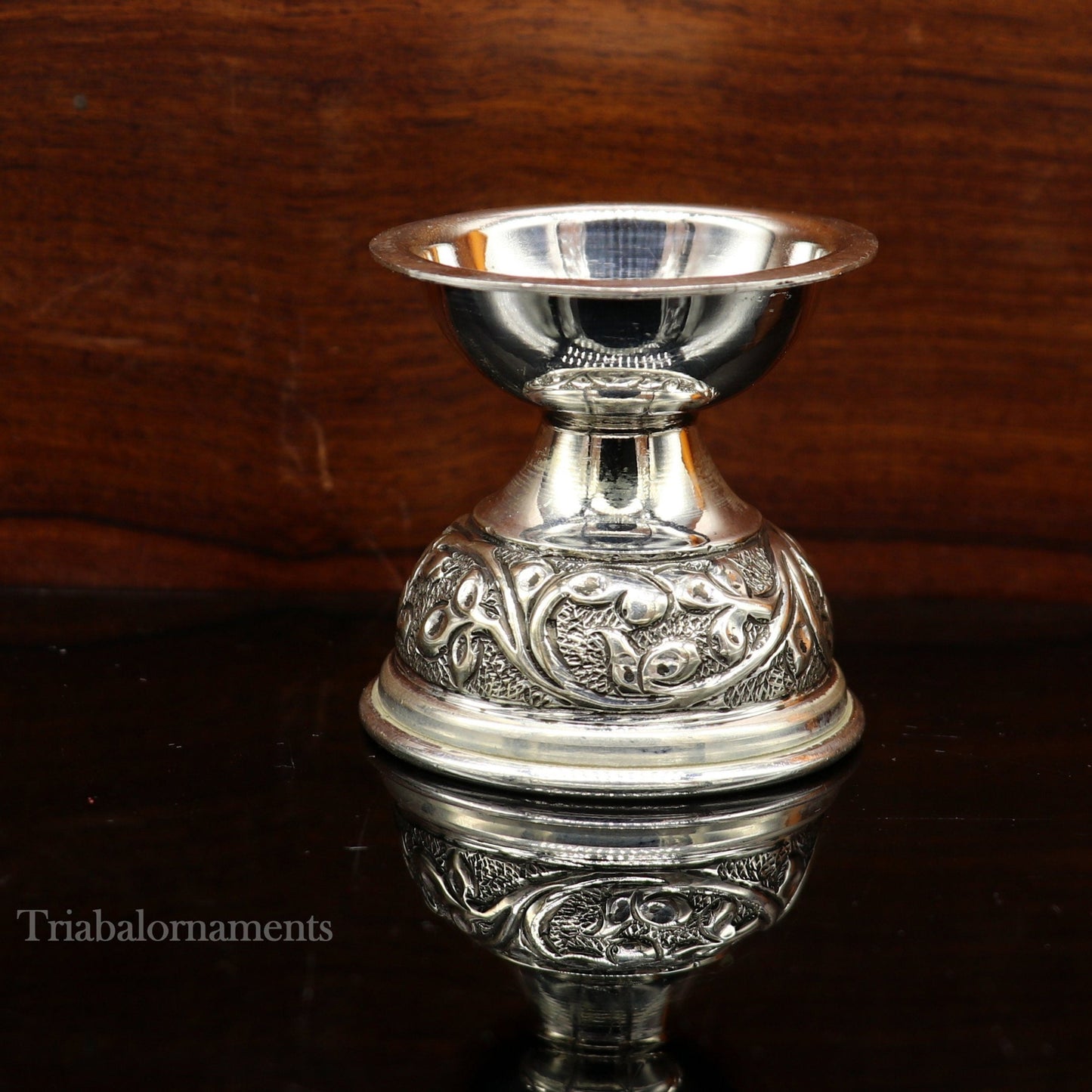 925 sterling silver gorgeous chitai work kandrai work design oil lamp, silver Deepak, silver temple article, Diwali puja utensils art su499 - TRIBAL ORNAMENTS