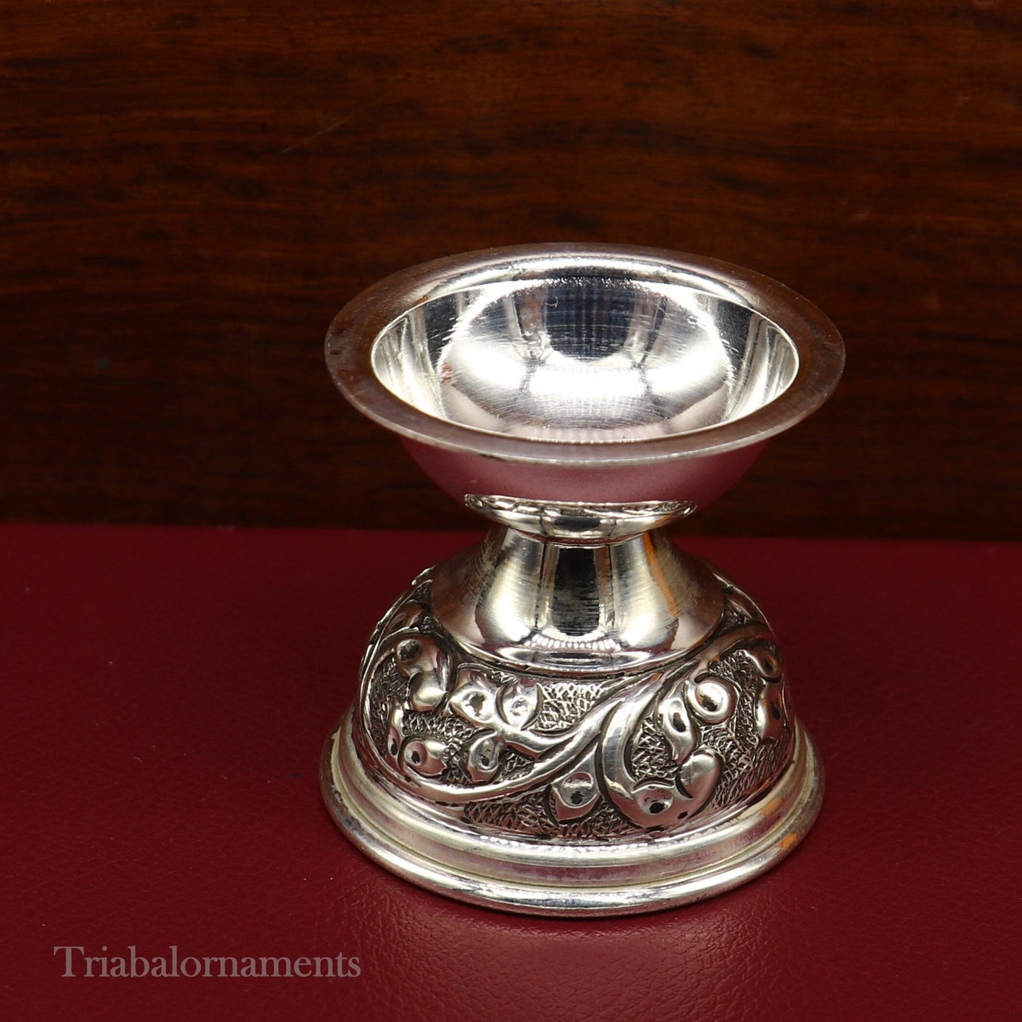 925 sterling silver gorgeous chitai work kandrai work design oil lamp, silver Deepak, silver temple article, Diwali puja utensils art su499 - TRIBAL ORNAMENTS