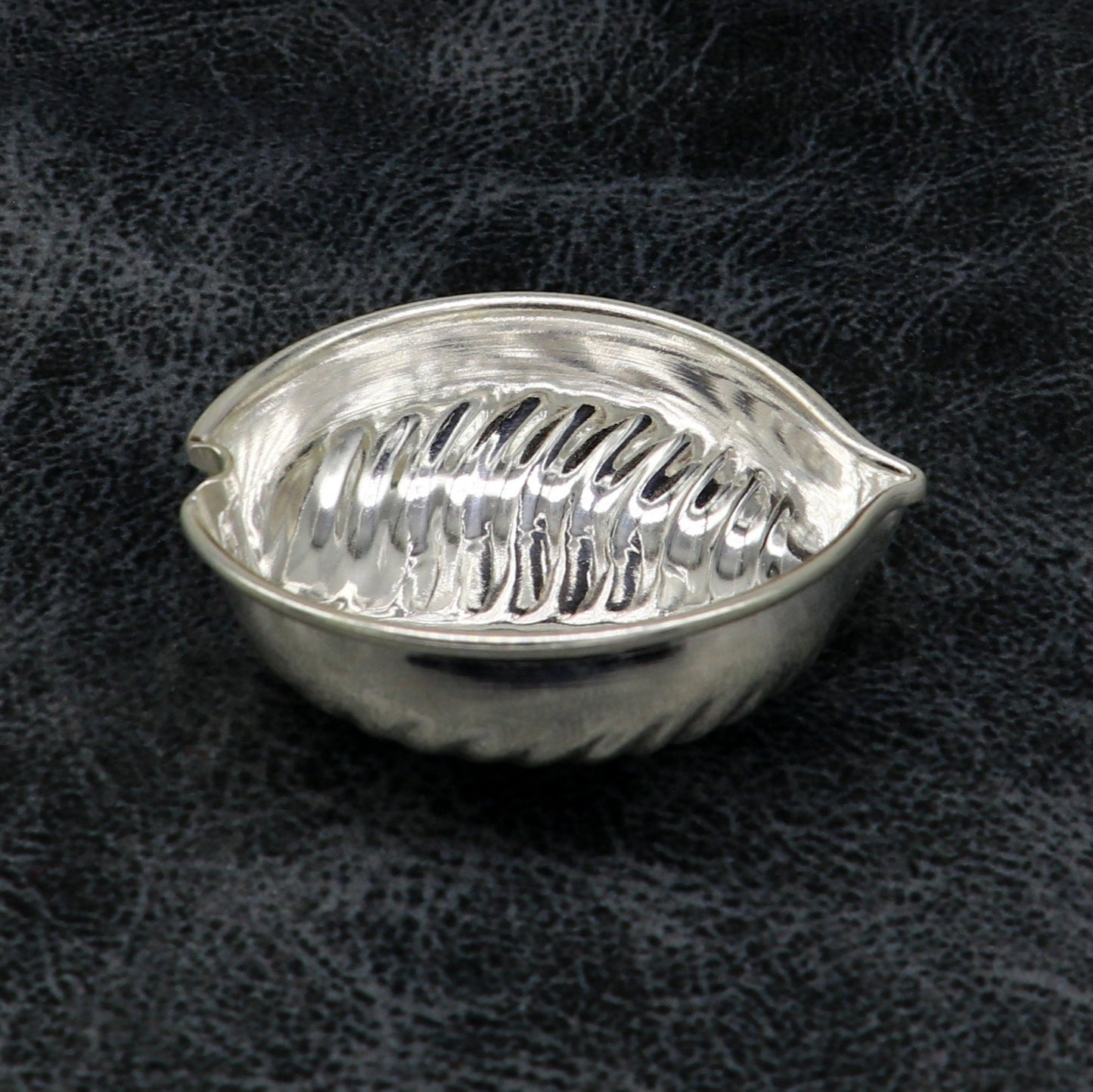 925 silver handcrafted tilak and sindur bowl with saffron sandal design, ideal for puja and home temple rituals.
