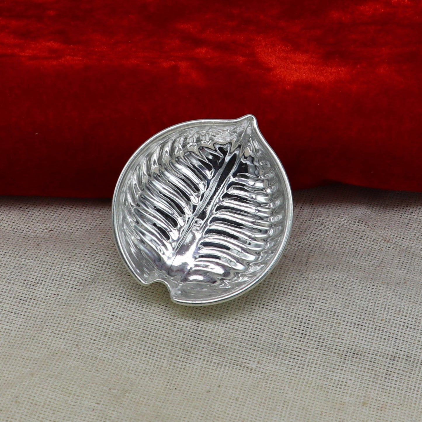 925 silver handcrafted tilak and sindur bowl with saffron sandal design, ideal for puja and home temple rituals.