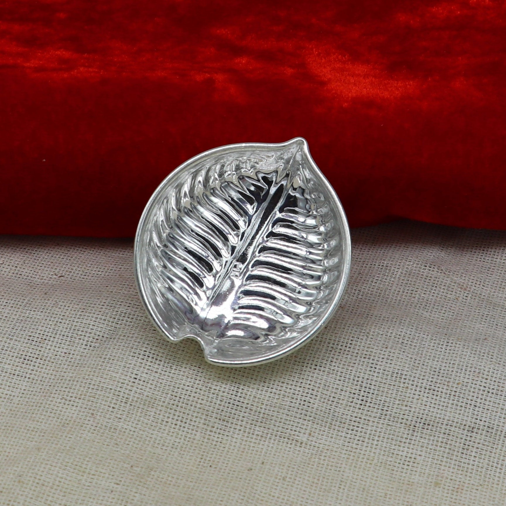 925 silver handcrafted tilak and sindur bowl with saffron sandal design, ideal for puja and home temple rituals.