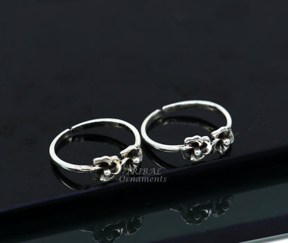Sterling silver handcrafted vintage ethnic brides toe ring with unique tribal design for women and girls.