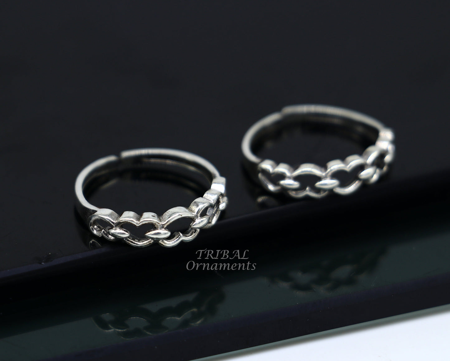 Sterling silver handcrafted brides toe ring with vintage ethnic design, featuring unique tribal ornament details for women and girls.