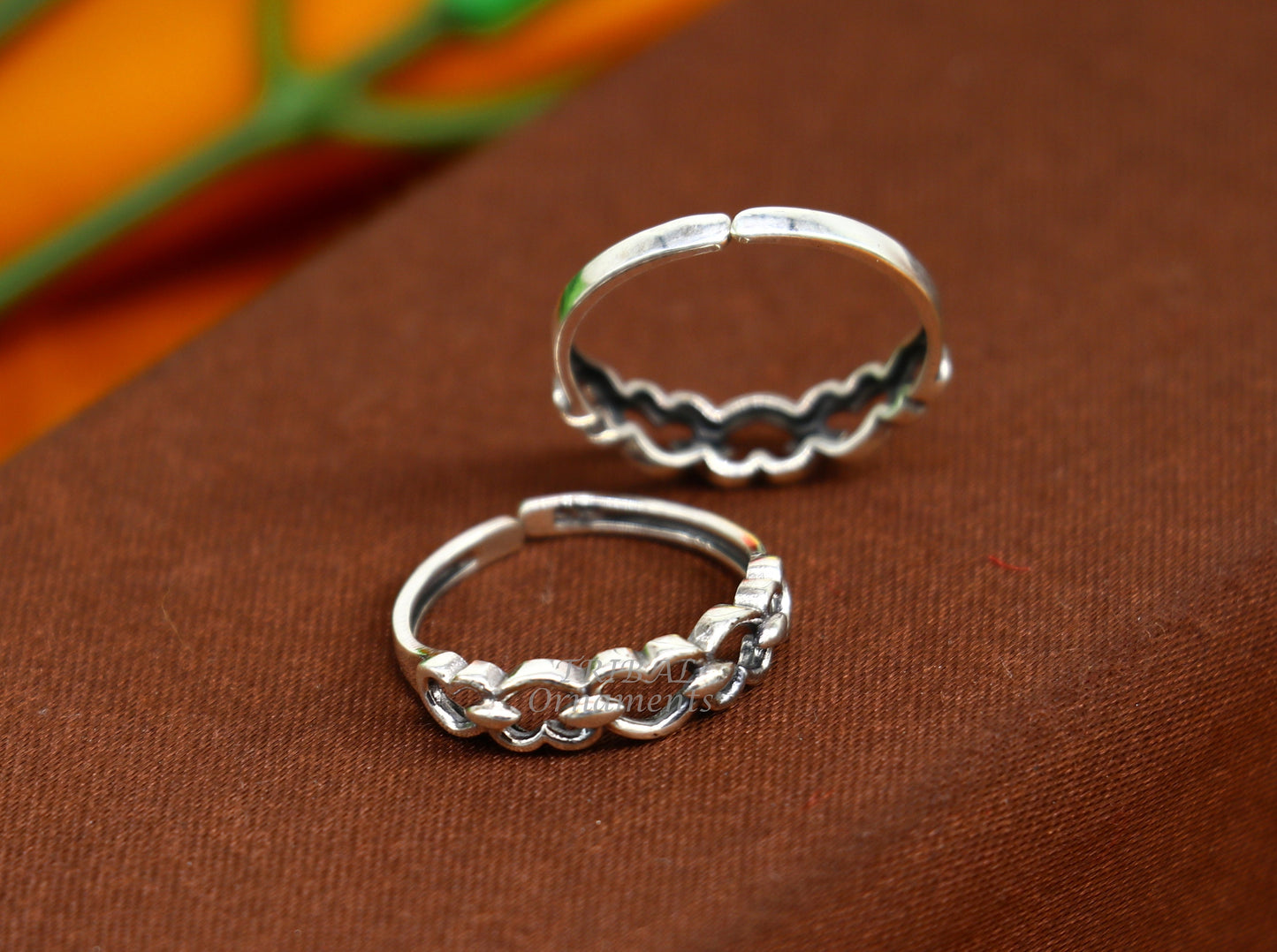 Sterling silver handcrafted vintage ethnic bride’s toe ring featuring unique tribal design for women and girls.