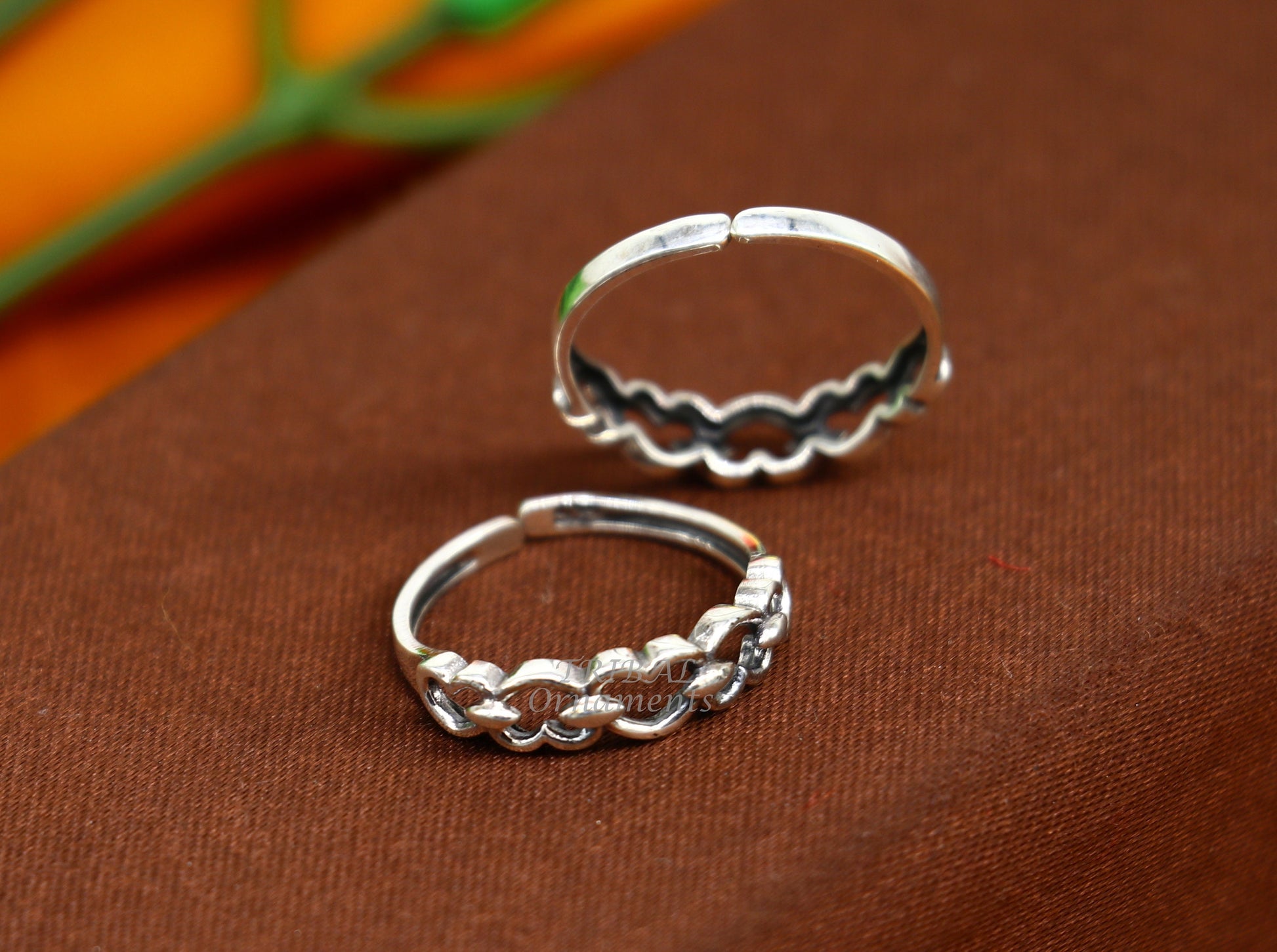 Sterling silver handcrafted vintage ethnic bride’s toe ring featuring unique tribal design for women and girls.