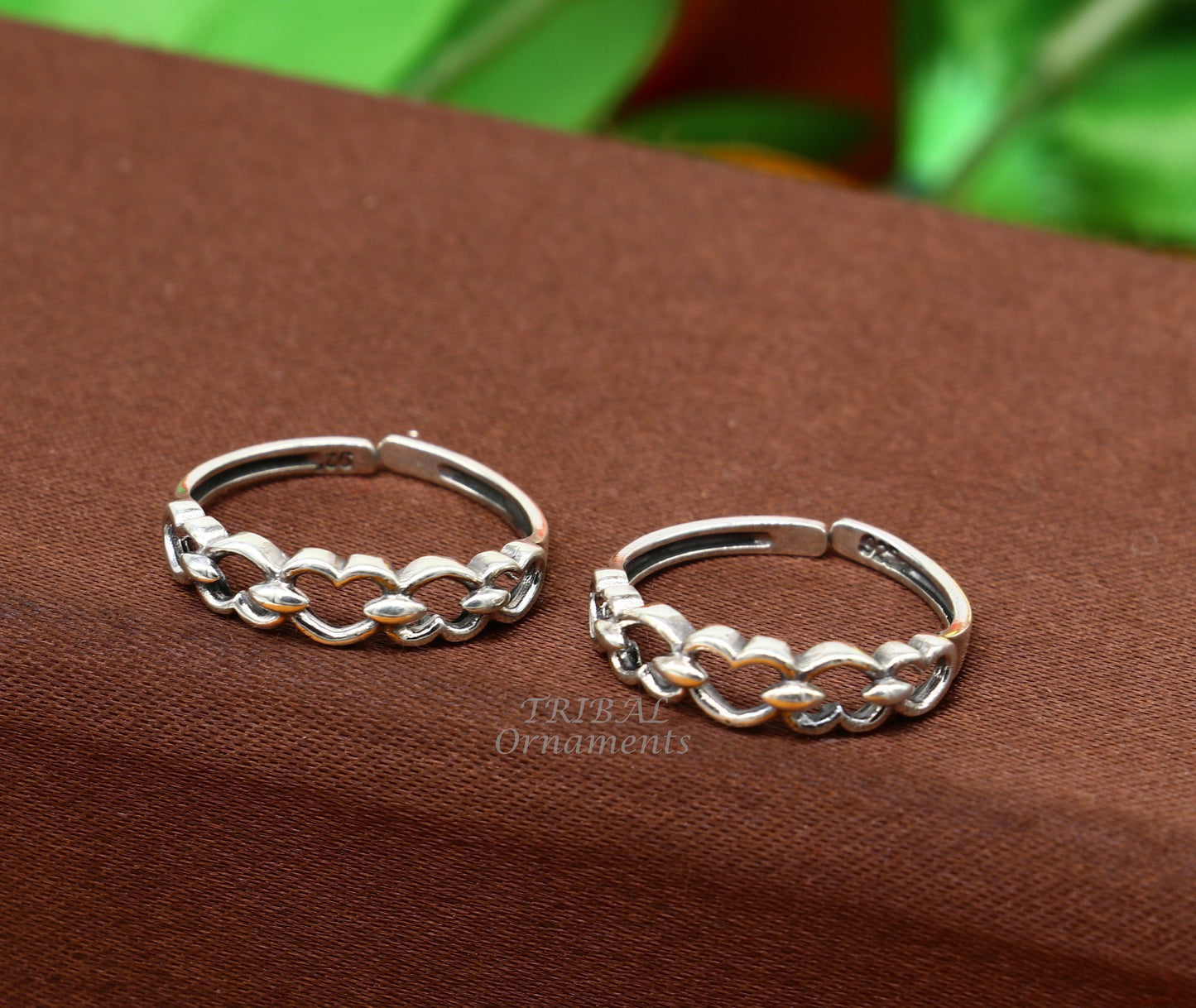 Sterling silver handcrafted vintage ethnic brides toe ring with unique design, suitable for girls and women, by TRIBAL ORNAMENTS.