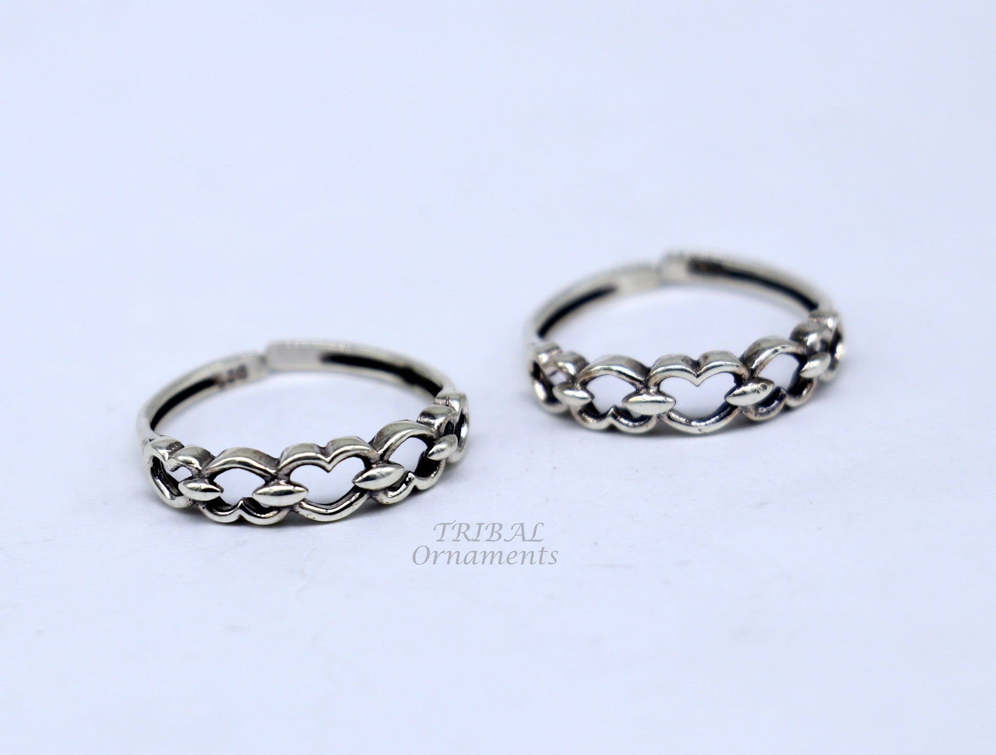 Sterling silver handcrafted vintage ethnic brides toe ring with unique design, suitable for girls and women, by TRIBAL ORNAMENTS.