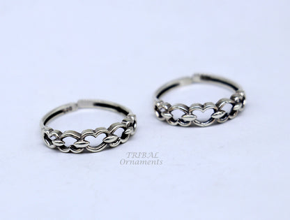 Sterling silver handcrafted vintage ethnic brides toe ring with unique design, suitable for girls and women, by TRIBAL ORNAMENTS.