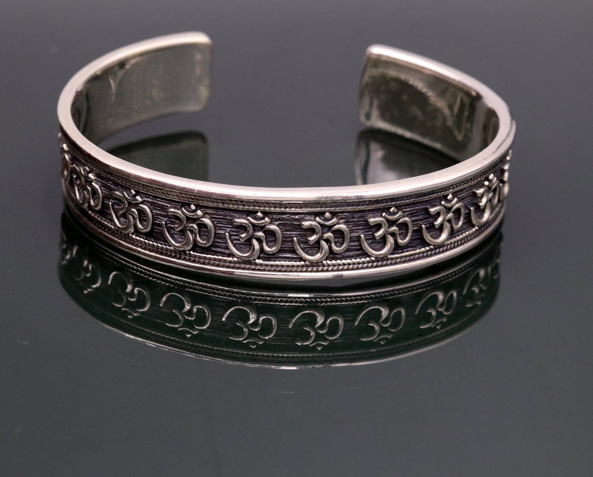 925 sterling silver handmade 'Aum' Mantra adjustable bangle bracelet kada, solid silver men's women's gifting jewelry from india cuff49 - TRIBAL ORNAMENTS