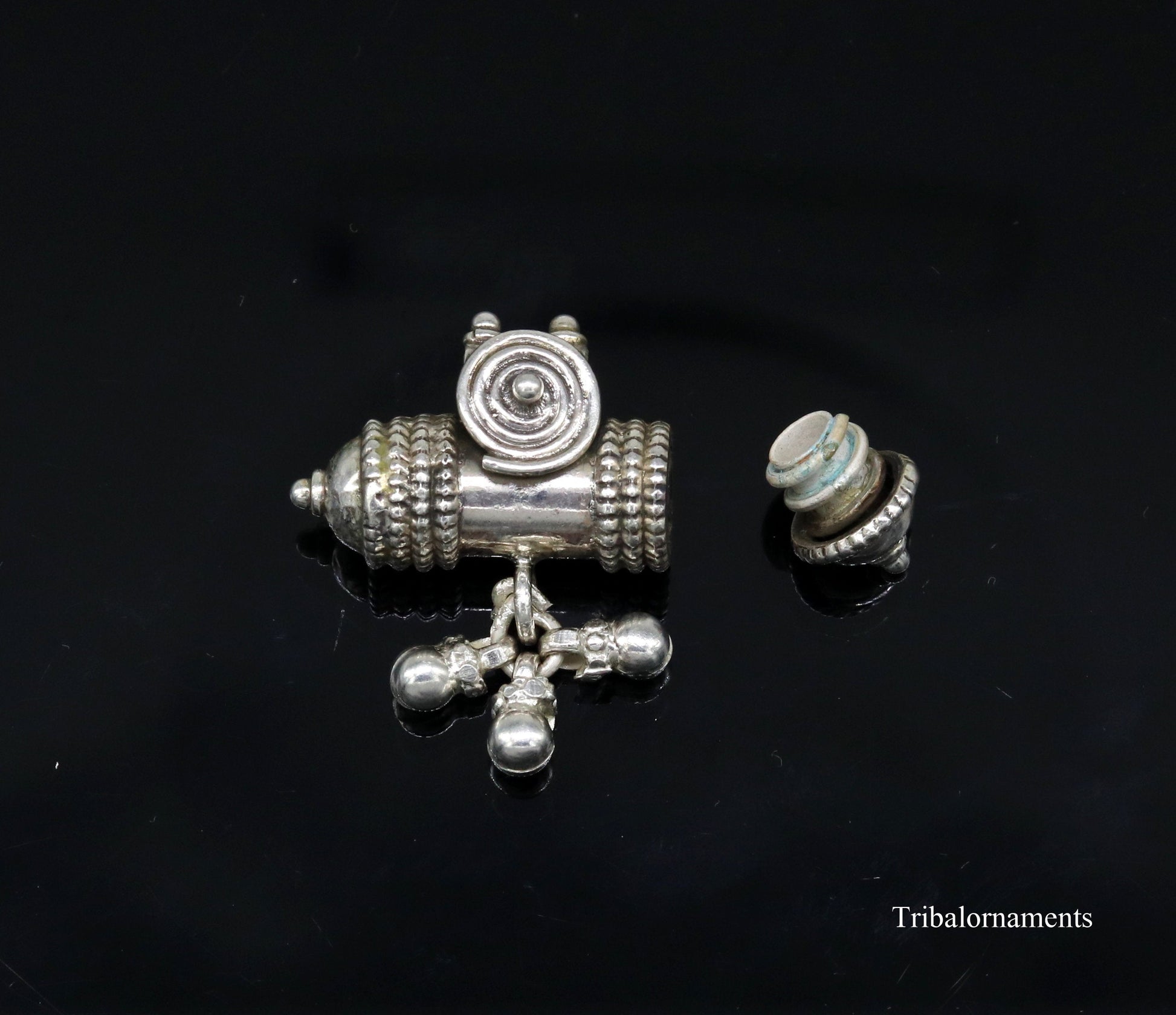 925 sterling silver handmade chitai work amulet pendant, box pendant, container box pendant customized charm jewelry belly dance  nsp384 - TRIBAL ORNAMENTS