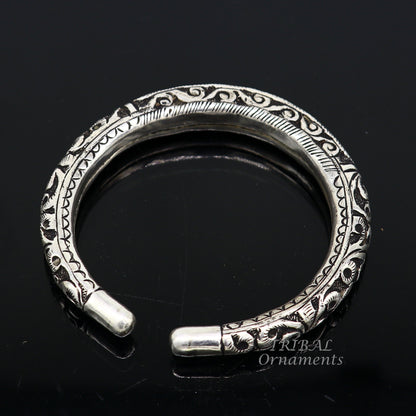 Handmade 925 sterling silver Lord Krishna mantra bracelet with Chitai work, unisex tribal ethnic jewelry by TRIBAL ORNAMENTS.