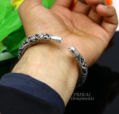 Handmade 925 sterling silver Lord Krishna mantra bracelet with tribal chitai work, unisex ethnic jewelry by TRIBAL ORNAMENTS.