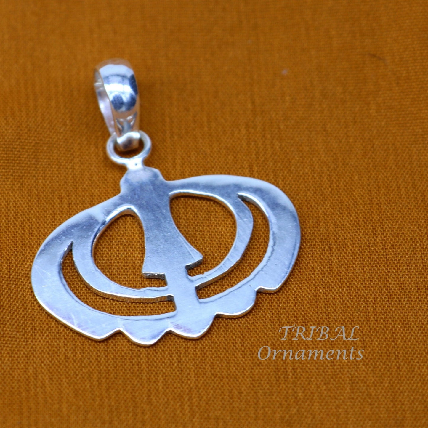 925 sterling silver Khalsa Waheguru pendant featuring Sikha Sardar symbol, handmade design, traditional spiritual jewelry from India.