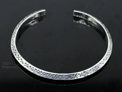Vintage design 925 sterling silver cuff bangle by Tribal Ornaments, unisex handmade jewelry with intricate tribal detailing.