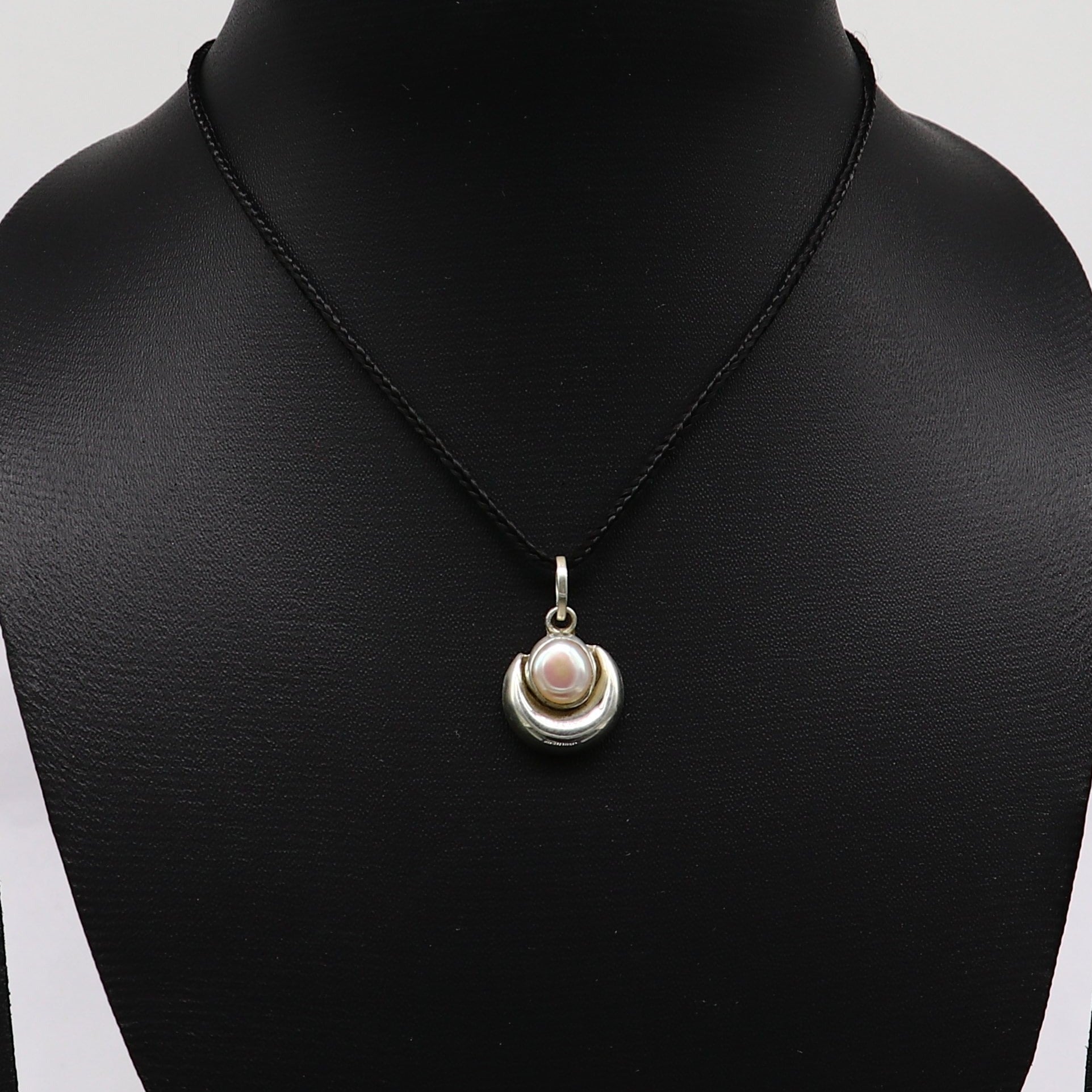 925 sterling silver handmade moon pendant with natural pearl, stunning unisex pearl moon pendant, best gifting jewelry from india ssp648 - TRIBAL ORNAMENTS