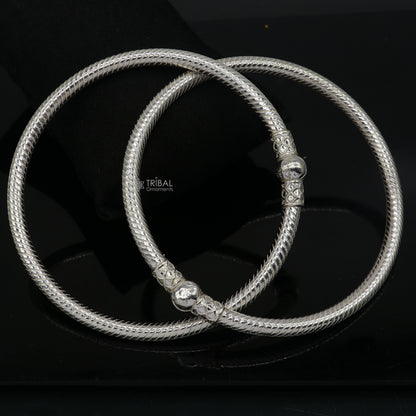 925 Sterling silver handmade Indian traditional women's foot kada ankle bracelet with plain design and tribal jewelry style.