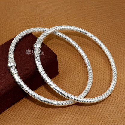 Sterling silver handmade Indian traditional women's foot kada ankle bracelet with plain design and tribal jewelry details.