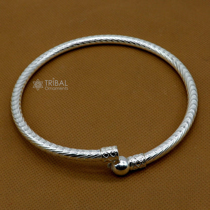 925 Sterling silver handmade Indian traditional women's foot kada ankle bracelet with plain design and tribal jewelry accents.