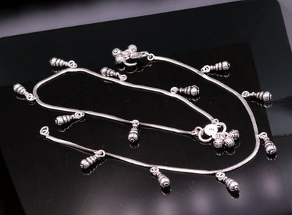 Sterling silver handmade snake chain anklet with charm, dainty foot jewelry and ankle bracelet for belly dance or gifting.