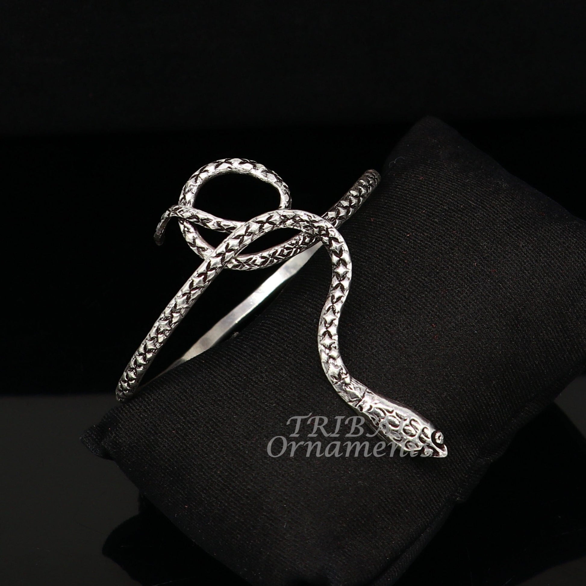 Unisex 925 sterling silver snake design cuff bracelet with cobra motif, handmade tribal jewelry, stylish and unique jewelry accessory.