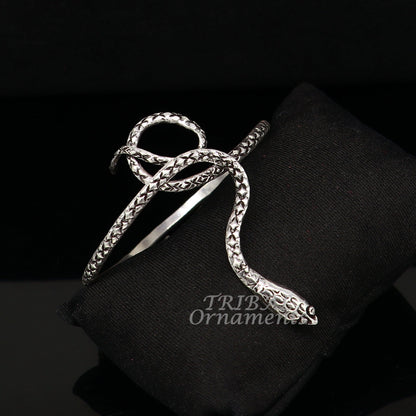 Unisex 925 sterling silver snake design cuff bracelet with cobra motif, handmade tribal jewelry, stylish and unique jewelry accessory.