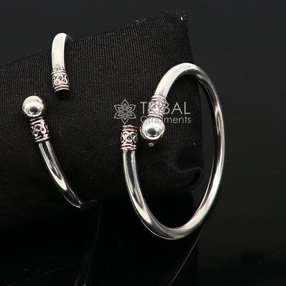 Sterling silver tribal design kada bracelet for men and girls, lightweight and handmade cultural jewelry by Tribal Ornaments.