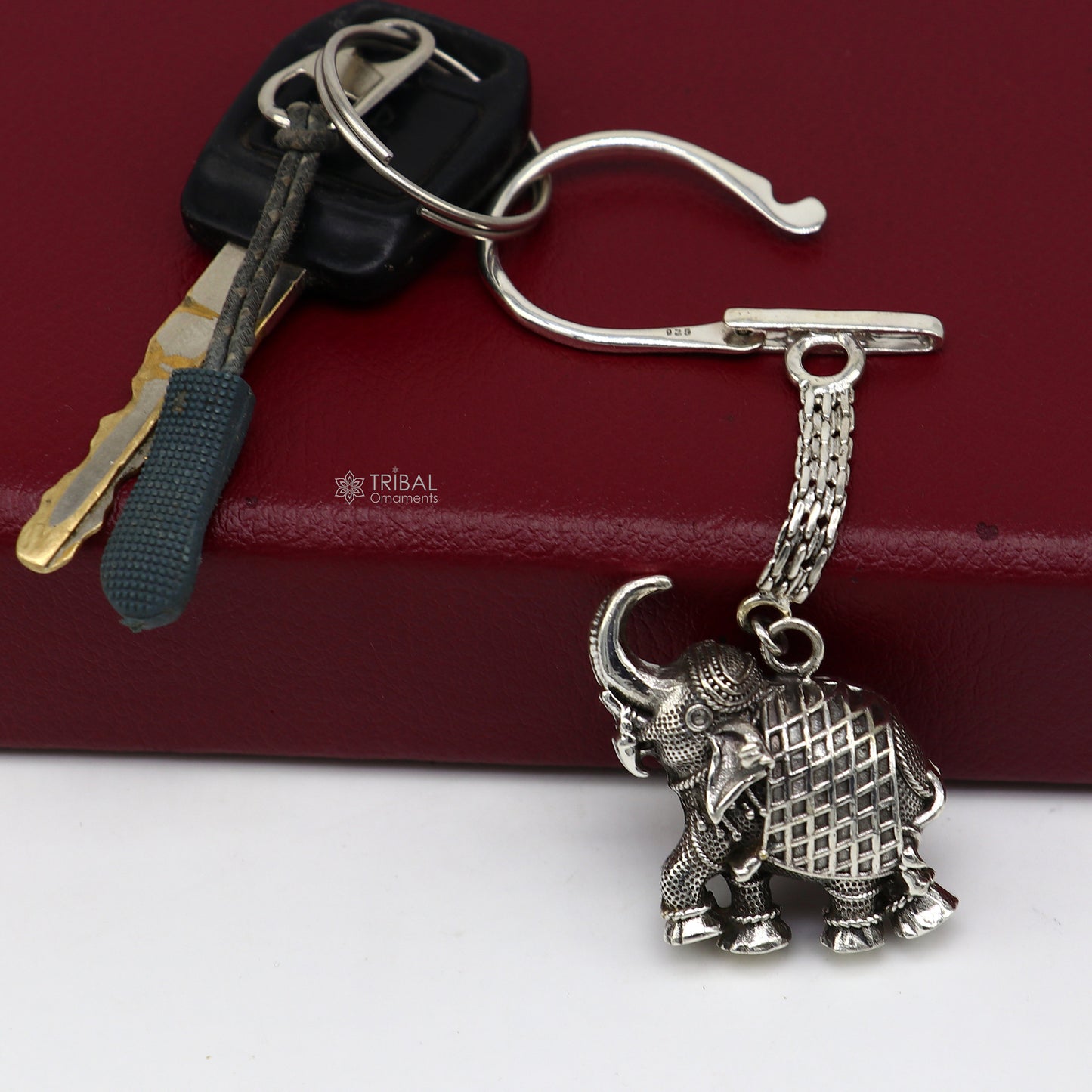 925 Sterling silver vintage elephant key chain by TRIBAL ORNAMENTS, featuring a solid, handcrafted design with a stylish, royal look.