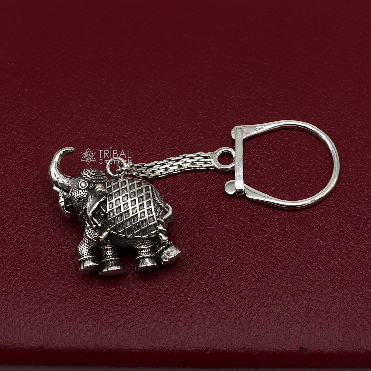 925 Sterling silver vintage elephant key chain by TRIBAL ORNAMENTS, featuring a solid, stylish, unisex design with intricate elephant details.