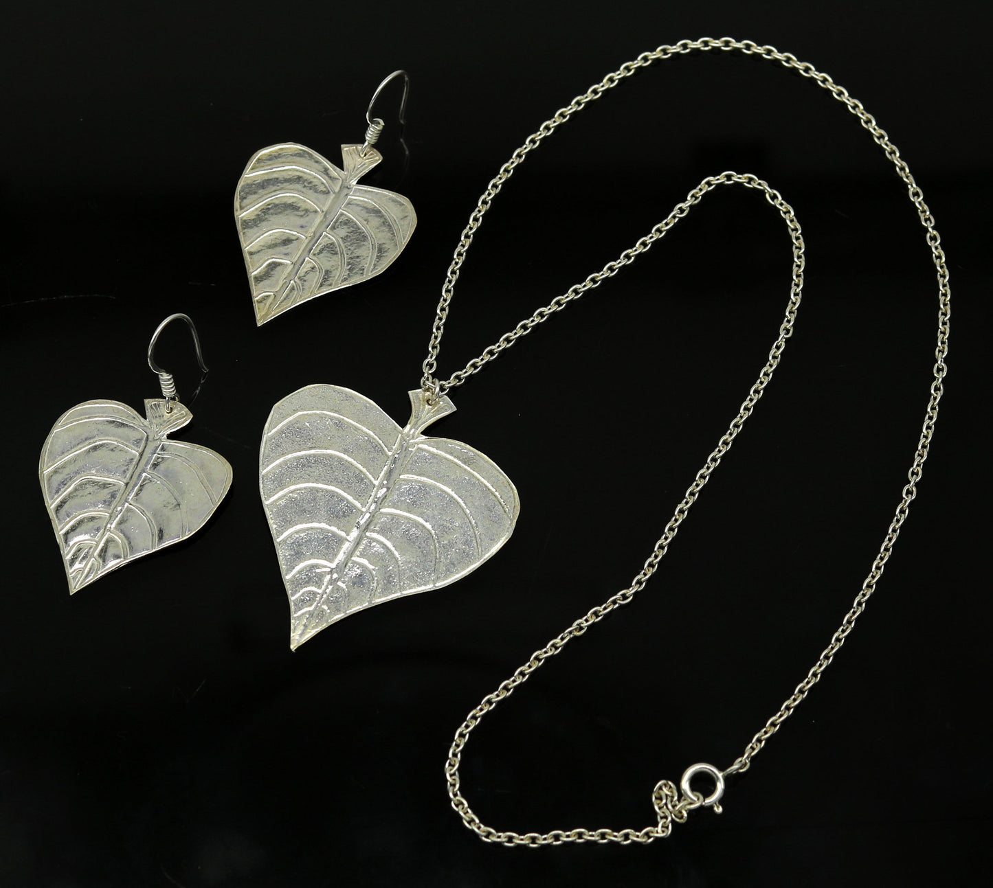 Sterling silver heart-shaped peepal tree leaves pendant necklace and matching hoops earrings, tribal jewelry for brides and belly dance.
