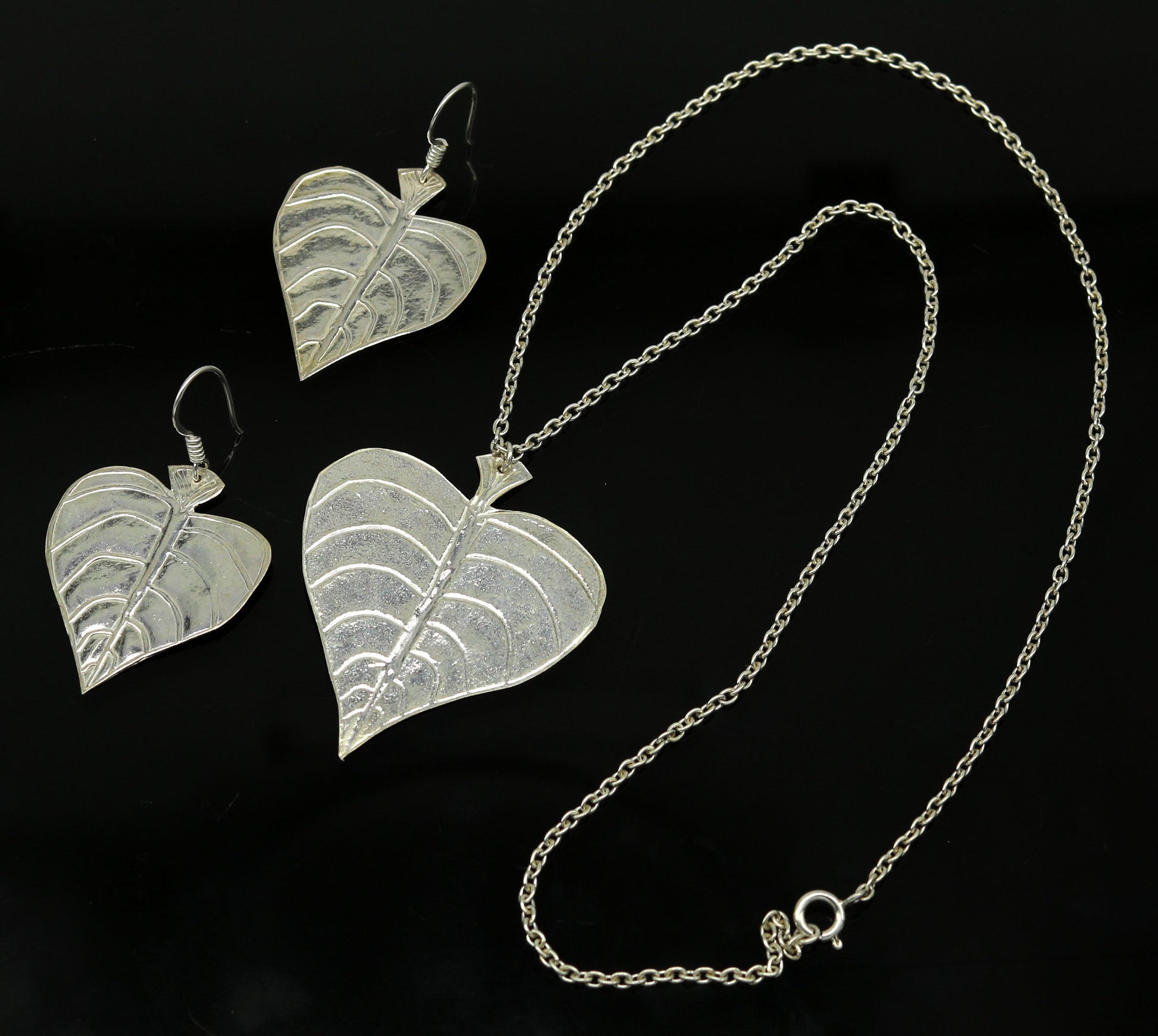 Sterling silver heart-shaped peepal tree leaves pendant necklace and matching hoops earrings, tribal jewelry for brides and belly dance.