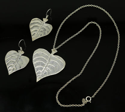Sterling silver heart-shaped peepal tree leaves pendant necklace and matching hoops earrings, tribal jewelry for brides and belly dance.