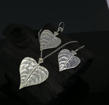 Sterling silver heart-shaped pendant with peepal tree leaves and matching hoops earrings, crafted for brides and belly dance jewelry.