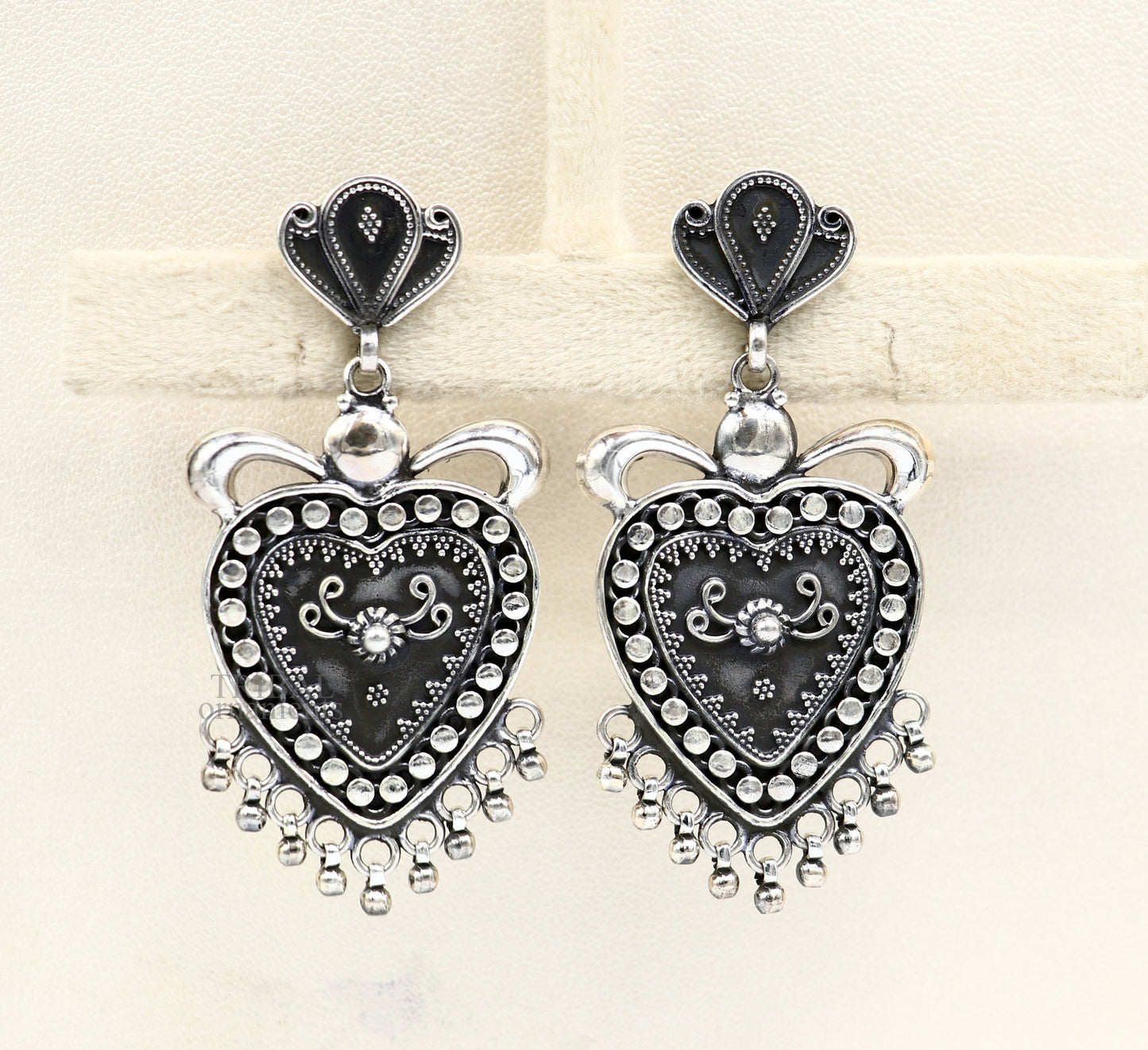 925 sterling silver heart shape style handmade Classical design fabulous Stud earrings exclusive jewelry from Rajasthan India  ear1080 - TRIBAL ORNAMENTS