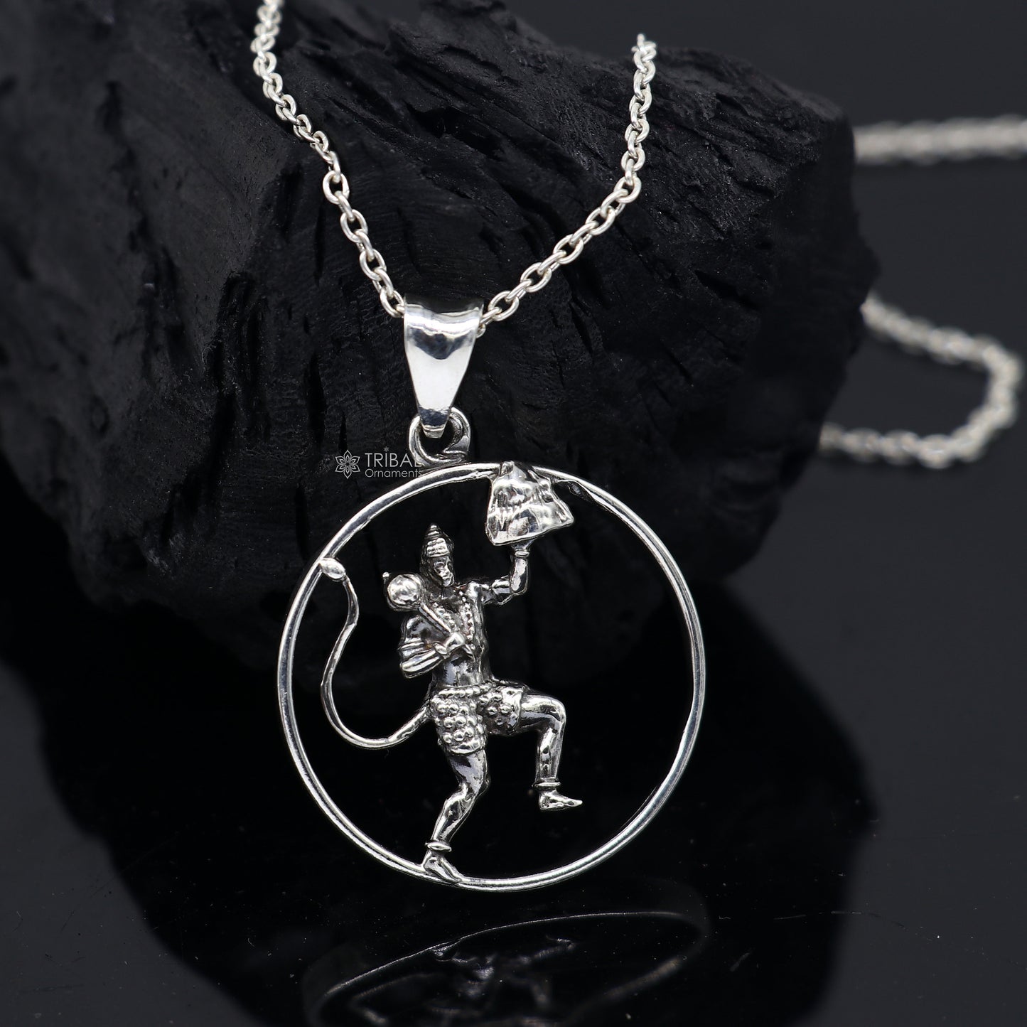 Unisex 925 sterling silver Lord Hanuman pendant featuring intricate vintage Hindu design, ideal for gifting jewelry.